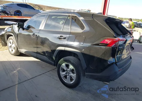 2021 Toyota Rav4 Xle z USA, uszkodzony, nr VIN 2T3W1RFV8MC165103